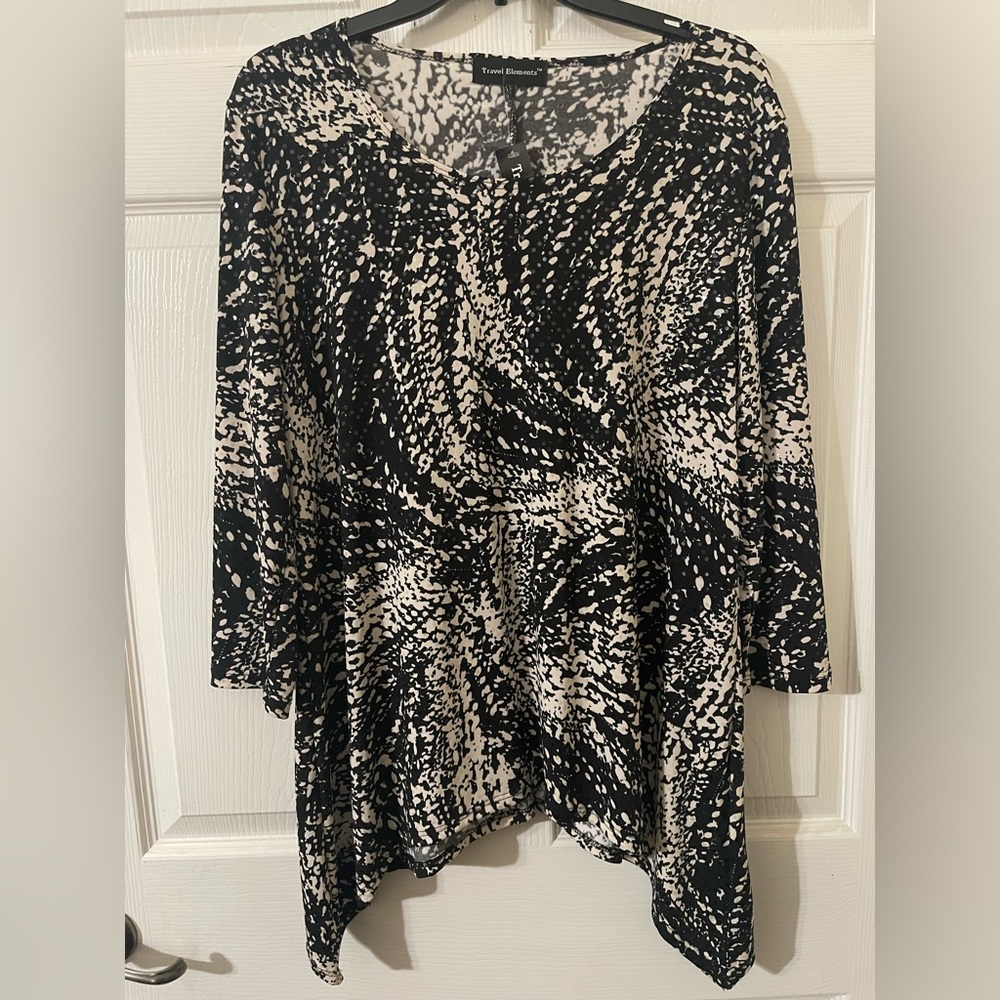Travel Elements stunning tunic top in black/white w/ shimmery dots. Large.